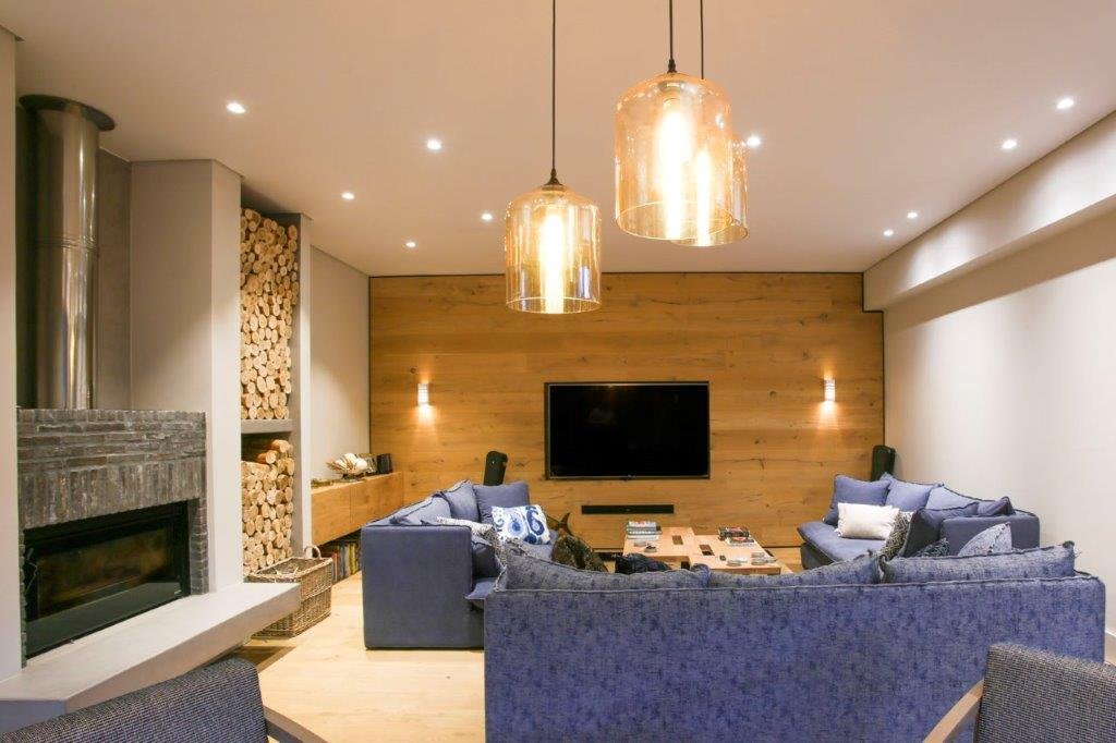 Rubicon Meteor Downlight - Retail Application